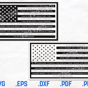 Op de afbeelding: Zwart-wit afbeelding van de Amerikaanse vlag met tekst. De tekst bevat de zin "I AM AN AMERICAN SOLDIER" en andere patriottische uitspraken. Beschikbaar in .SVG, .EPS, .DXF, .PDF en .PNG formaten.