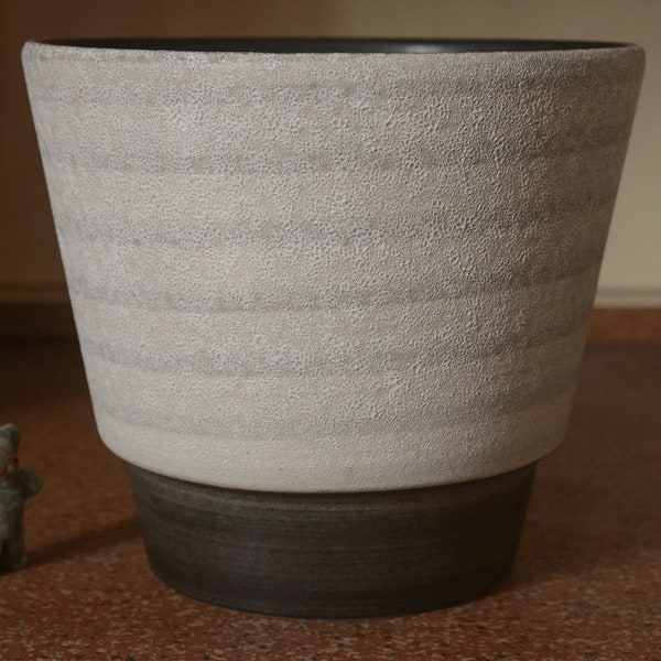 Vintage 60's 70's flower pot, grey heathered planter with darker groove pattern on anthracite-greenish base, West German plant pot