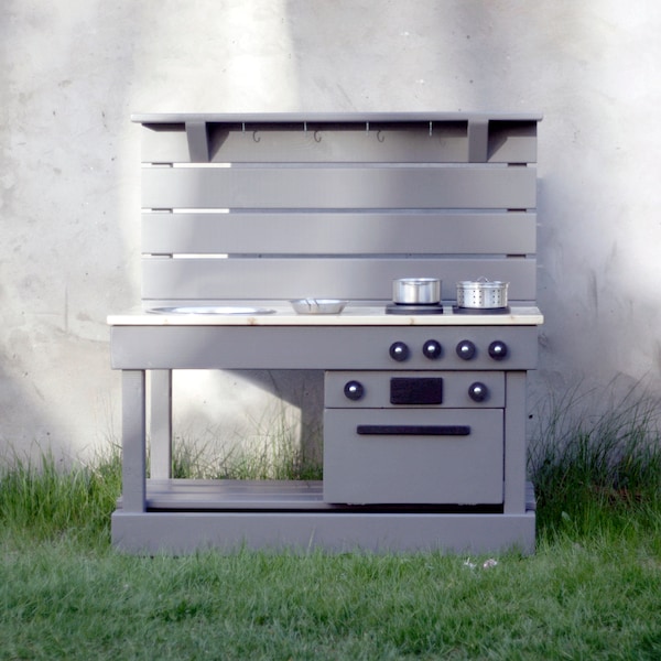 Modderkeuken speelkeuken alsof keuken buiten binnenspeelkeuken