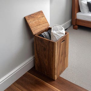 Modern Wood Laundry Hamper Stylish Wooden Basket with Lid Sustainable Dirty Clothes Bin Handmade Organizer for Bathroom or Bedroom