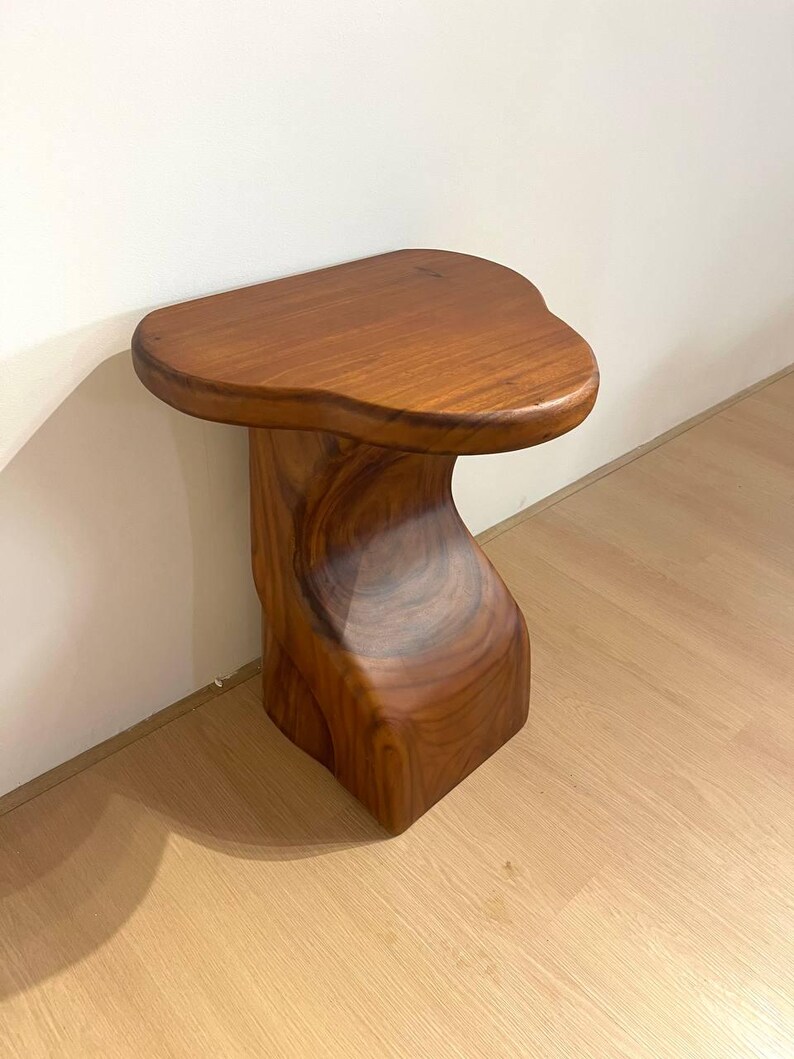 Massivholz Beistelltisch Bauernhaus Runder Beistelltisch Live Edge Beistelltisch Rustikaler Tisch Handgemachter Tisch für Wohnzimmer Schlafzimmer einzigartige Wohnkultur Bild 5