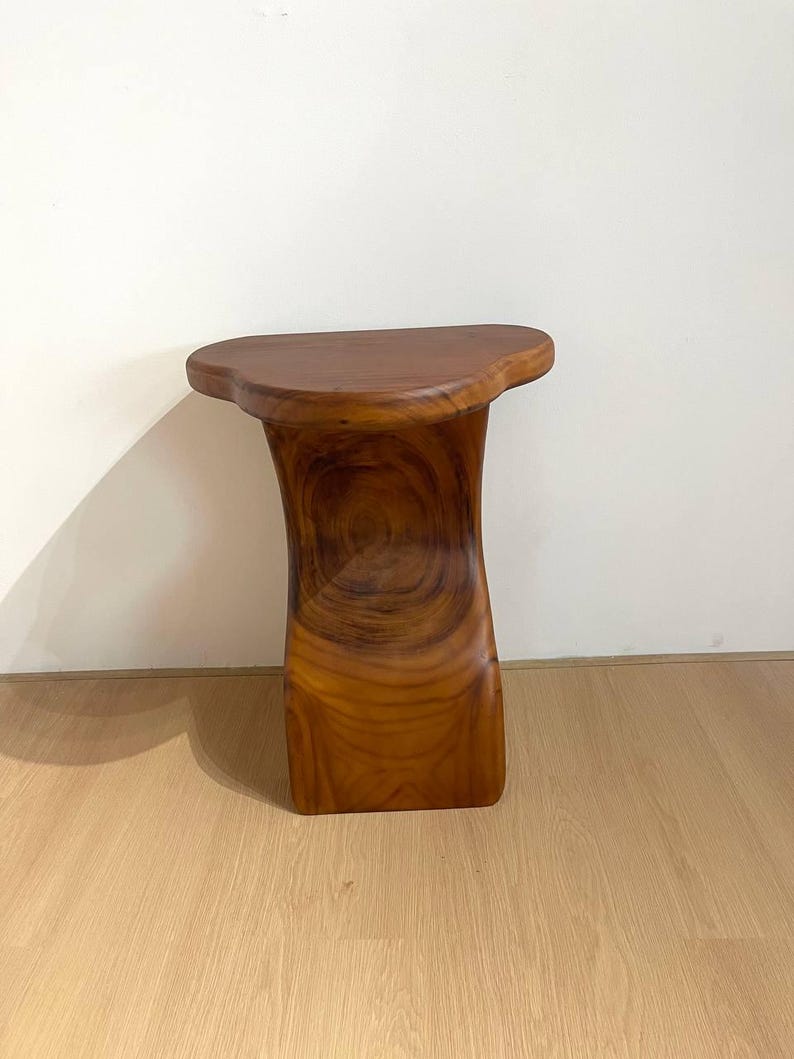 Massivholz Beistelltisch Bauernhaus Runder Beistelltisch Live Edge Beistelltisch Rustikaler Tisch Handgemachter Tisch für Wohnzimmer Schlafzimmer einzigartige Wohnkultur Bild 6