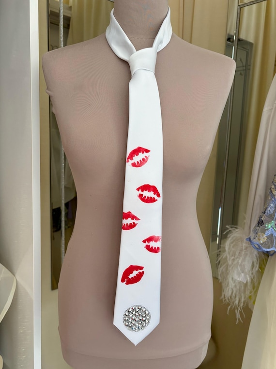 White Satin Kiss Print Tie with Crystal Detail – Pop Concert Accessory