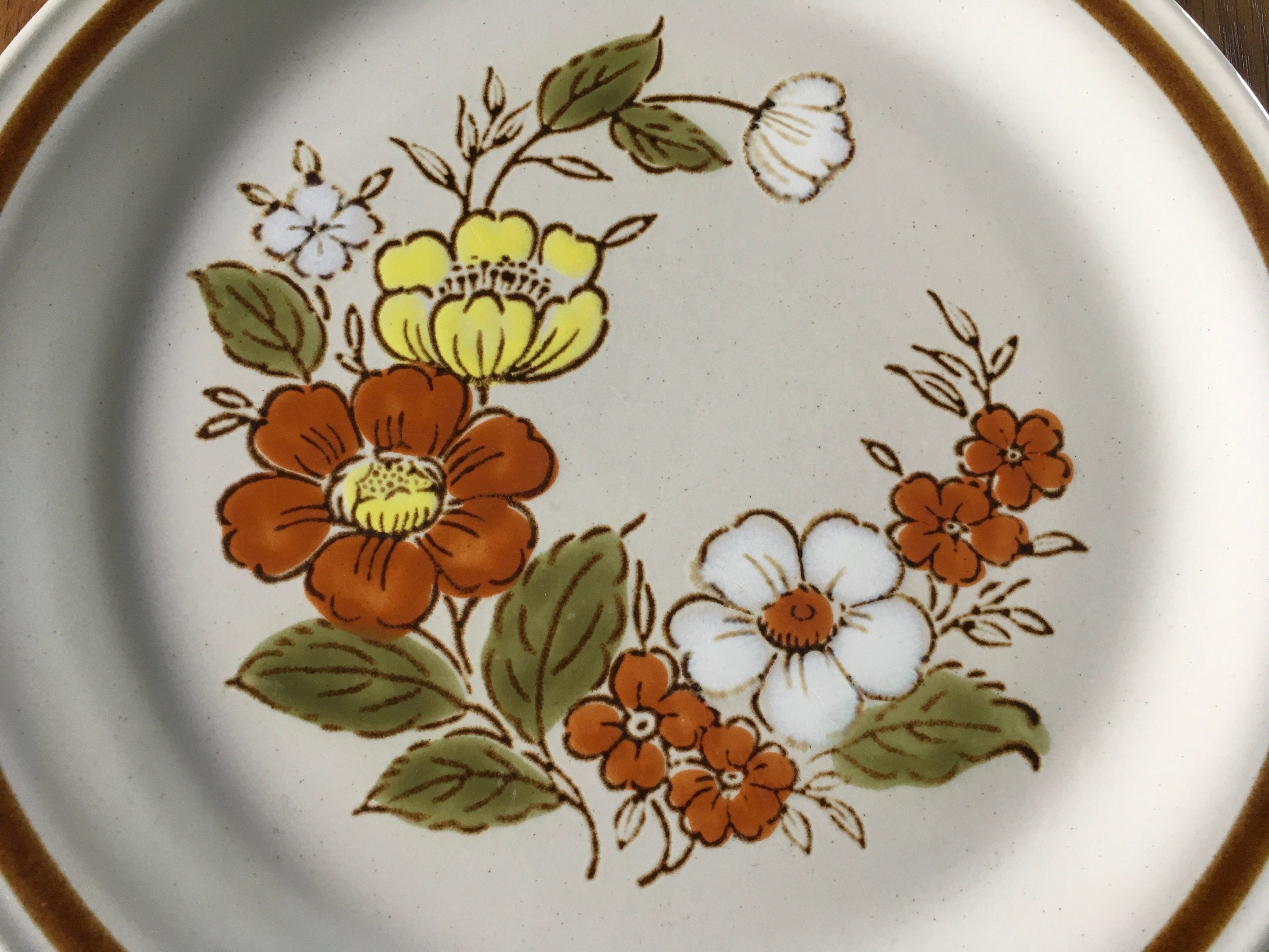 Vintage Mountain Wood Collection Stoneware Trellis Blossom