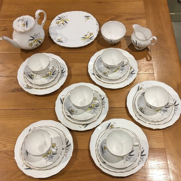 Colclough「スターダスト」ファインボーンチャイナ 28ピース ティーセット カップ＆ソーサー サイド、デザート＆ケーキプレート ティーポット シュガーボウル ミルクジャグ