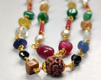Natuurlijke Navratan-edelsteenketting met 7 Mukhi Rudraksha-kralen