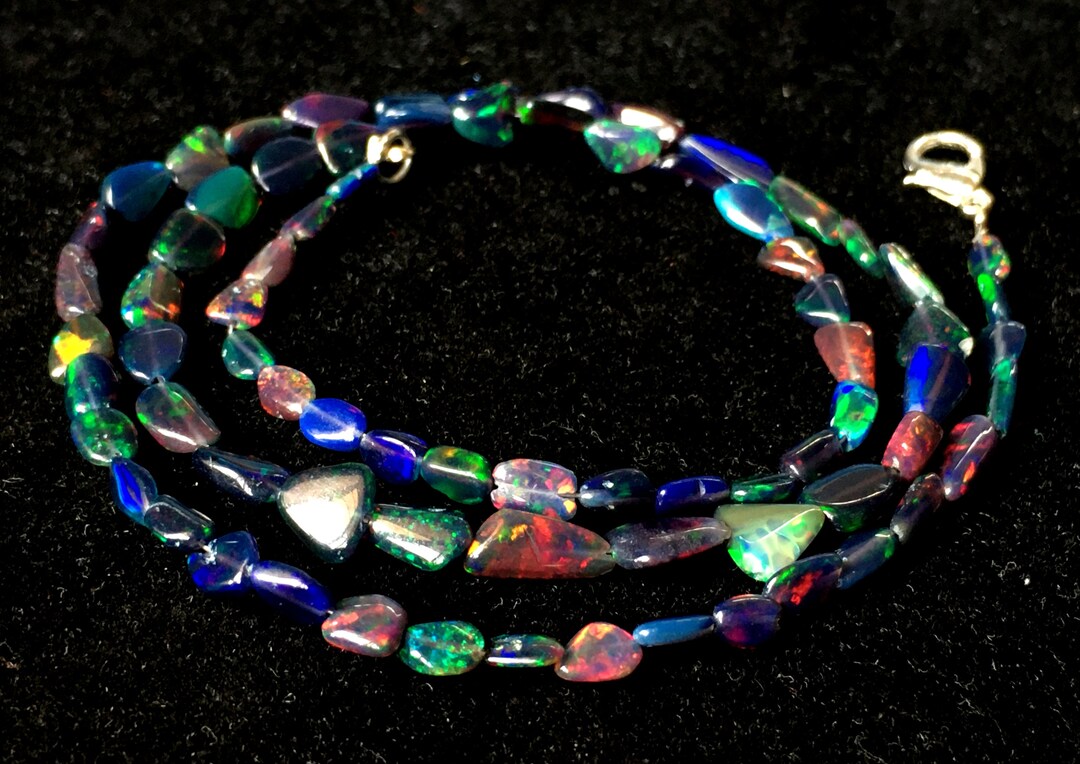 Coller d'opale éthopenne Welo, cadre en argent sterlng, accents de