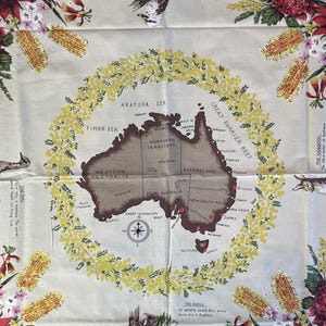 Mantel australiano vintage, recuerdo de los años 50 con mapa, flores y fauna silvestre. Mezcla de algodón de 127 x 122 cm. Canguro, emú y koala, mediados de siglo.