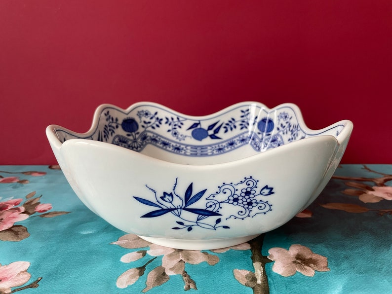 Vintage 8 in Serving Bowl Blue Onion Large Square Bowl or Dish Hutschenreuther Blue & White Bavarian Porcelain Service Dishwasher Safe image 4