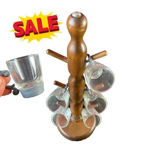 Vintage Franse schnapsglazenset met tinnen handgrepen en houten standaard – 6 borrelglaasjes op displayrek SALE