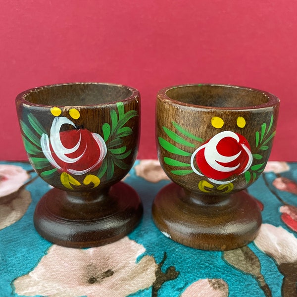 Vintage Wood Egg Cups Set with Bauernmalerei 2 Bavarian Painted Wood Easter Egg Holder Brown Red Flowers 1990s Kitchenware Gift Mom