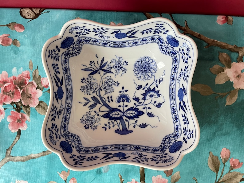 Vintage 8 in Serving Bowl Blue Onion Large Square Bowl or Dish Hutschenreuther Blue & White Bavarian Porcelain Service Dishwasher Safe image 2