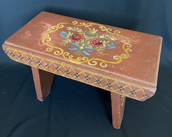 Repose-pieds vintage ou tabouret pour plante avec escabeau en bois peint à la main d'art populaire allemand Bauernmalerei, décor de toile de ferme des années 1970