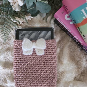 Blush Bow Kindle Sleeve – Handmade Crochet E-Reader Case | Soft Girl Bookish Gift | Cottagecore Kindle Cover