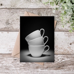 Tres tazas de café y té blanco apiladas, tarjetas de felicitación, tarjeta de agradecimiento, tarjeta de notas, guardar la fecha, tarjeta única, sobre Kraft marrón
