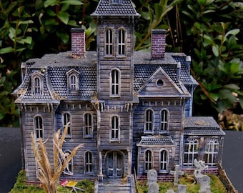 Addams Family House~Abandoned House~Haunted House~Halloween~HO Scale~Horror House~DA Clayton~Model Train~Diorama~Gomez~Morticia~Wednesday