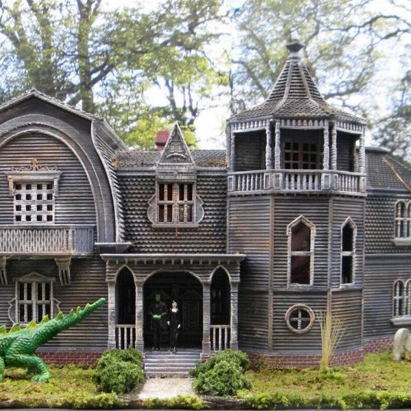 Munsters House~Abandoned House~Haunted House~Diorama~HO Scale~Horror House~DA Clayton~Model Train~Diorama~Herman Munster~Lily Munster