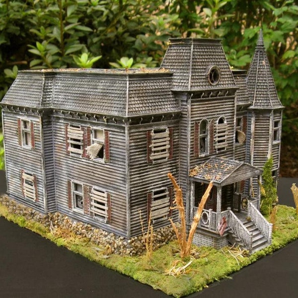 Haunted House~Neibolt House~Abandoned House~Pennywise Clown~Pennywise~Halloween~It~HO Scale~Neibolt Model~Horror House~Model Train~Diorama