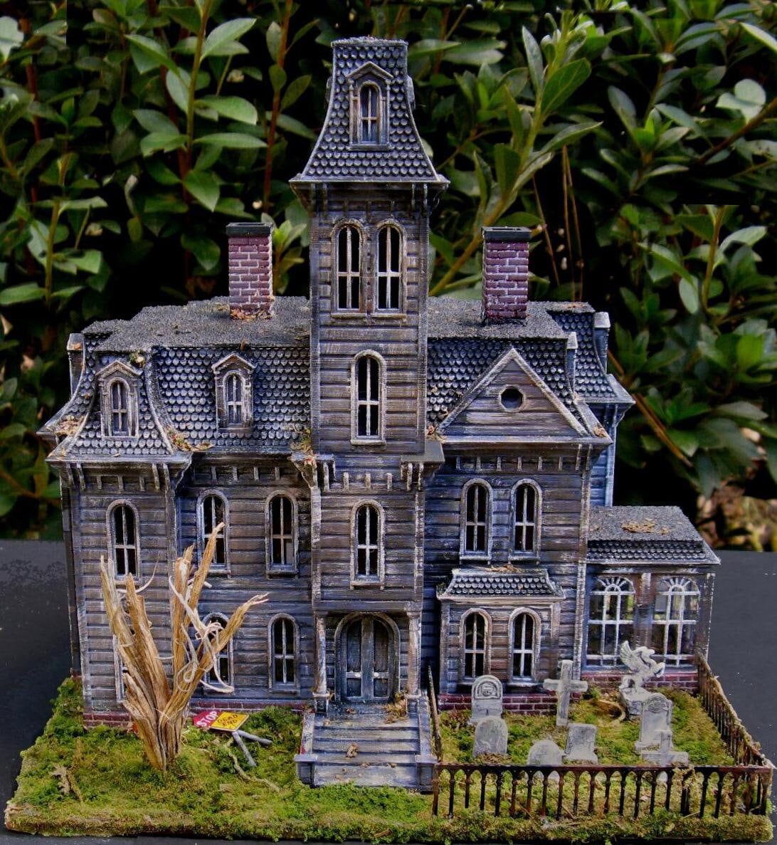 Addams Family Houseabandoned Househaunted Househalloweenho Etsy