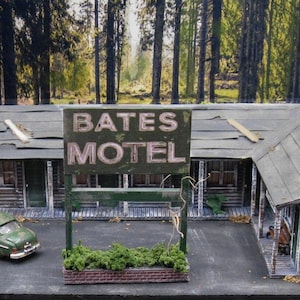 BATES MOTEL Diorama~Haunted House~Psycho~Halloween~Built Building~Model Kit~Model Train Building~HO Scale~Diorama~Miniatures~D.A. Clayton