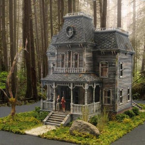 BATES MANSION Diorama Psycho House~Haunted House~Horror Movie House Model~Model Train Building~HO Scale~Miniatures~Custom