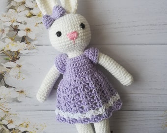 Patrón crochet PDF conejita con vestido, patrón conejo amigurumi, crochet PDF, patrón paso a paso en inglés y español, conejo de ganchillo