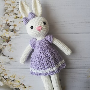 PDF crochet pattern bunny with dress, amigurumi rabbit pattern, PDF crochet, step by step pattern in English and Spanish, crochet rabbit