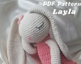 Long-eared bunny crochet pattern, amigurumi rabbit pattern, Spanish and English PDF crochet pattern, crochet rabbit step-by-step pattern.