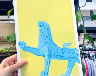 Lámina artística de los monumentos del león de Norwich, colorida ilustración de la ciudad británica, estatua del ayuntamiento.