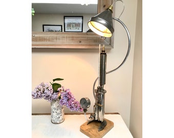 Lampe industrielle courbe