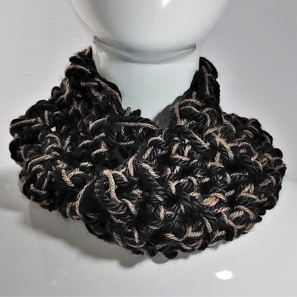 Crochet Mobius Cowl/Infinity Scarf