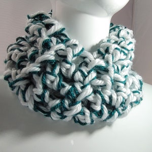 Crochet Mobius Cowl/Infinity Scarf
