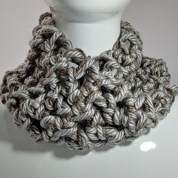 Crochet Mobius Cowl/Infinity Scarf