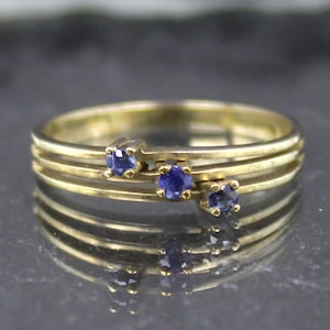 Gold Ring with 3 sapphires, 333 yellow gold, 8 carat