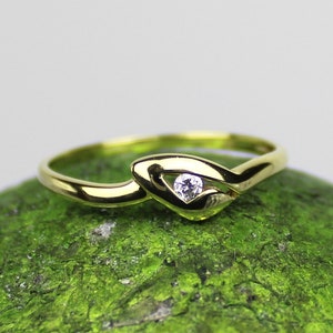 Vintage 8K Gold Ring with Zirconia