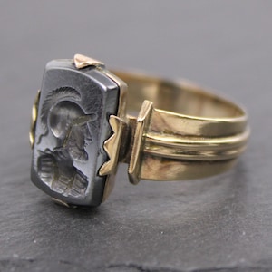 Antique signet ring, 333 yellow gold, hematite cameo, around 1900