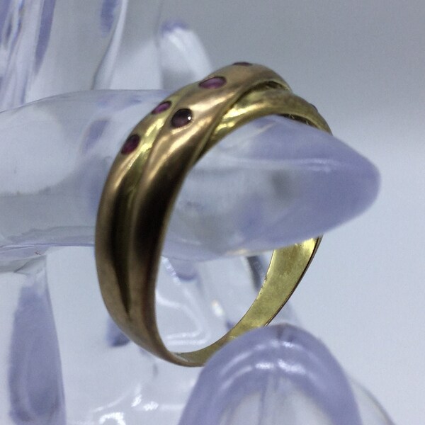 Anillo 333 oro amarillo, 8 quilates, con 9 rubíes (anillo en oro amarillo 333, 8 quilates, con 9 rubíes)