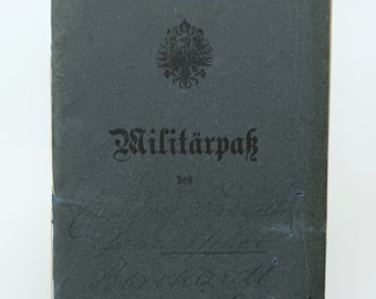 Puede incluir: Una imagen en blanco y negro de un pase militar de 1864. El pase es para la Infantería y tiene un escudo en la parte superior.