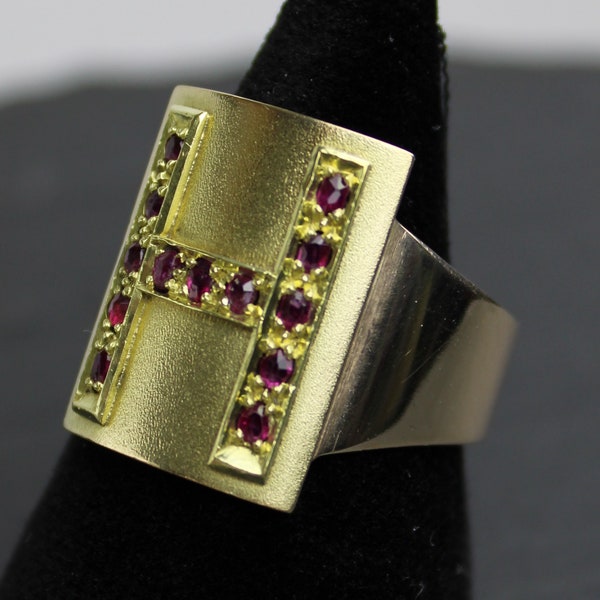 Prunkvoller Goldring, handgefertigte Juwelierarbeit, Rotgold und Gelbgold mit 13 Rubinen (Magnificent Handmade Gold Ring with 13 Rubies)