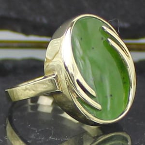 Jade Gold Ring, 333 yellow gold, 8 carat