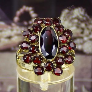 Garnet Gold Ring made of 333 yellow gold, 8 carat