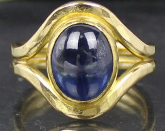 Sapphire Ring, Gold Ring made of 18-karat yellow gold