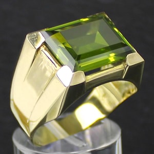 Men&#39;s Ring, Gold Ring, 333 gold, 8 carat with green spinel