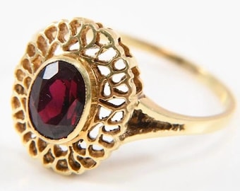 Garnet Gold Ring, 1940s, 585 yellow gold, 14 carat