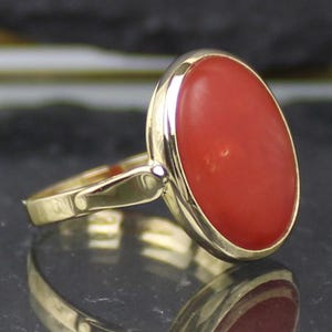 Coral Gold Ring, 750 yellow gold, 18 carat, Italy, 1950s/60s