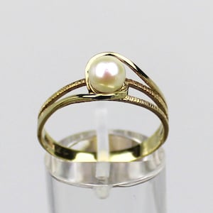 Pearl Gold Ring, 333 yellow gold, 8 Karat, around 1950