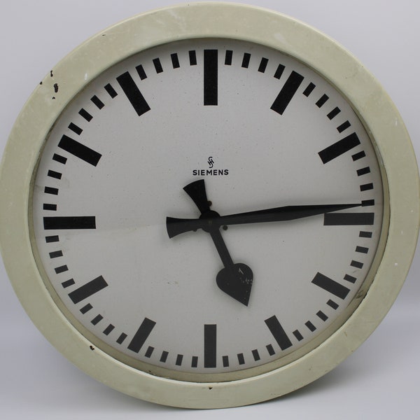 Siemens Bauhaus Werksuhr, Funkhausuhr, um 1950 (Siemens Bauhaus Factory Clock, around 1950)