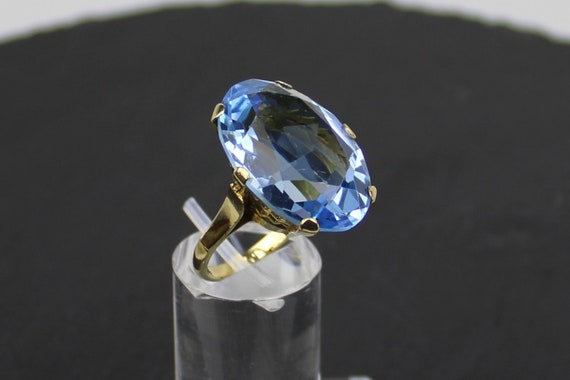 Goldring mit aquamarinfarbenem Stein, 375er Gelbgold (Gold ring with aquamarine-colored stone, 9 Karat Gold)
