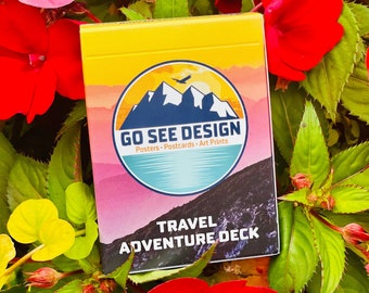 Talia kart Travel Adventure firmy Go See Design | Wyzwania podróżnicze | Gra podróżna dla par | Prezent podróżny | Karty do gry podróżne | Wysyłka z USA