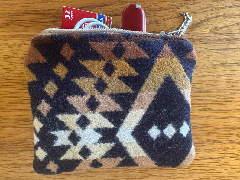 Pochette in lana Pendleton con motivo tribale stile sud-ovest, borsa con cerniera, portamonete in stile western, regalo artigianale da uomo, organizer da viaggio. immagine 9